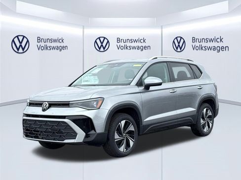 New 2026 Volkswagen Taos SE AWD/4WD image 1