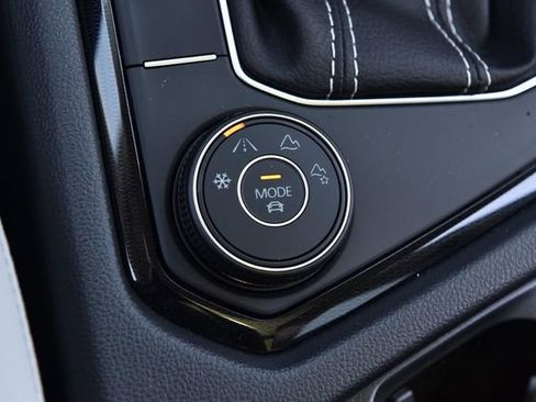 New 2026 Volkswagen Taos SE AWD/4WD image 17