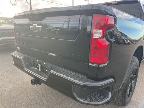 Used 2024 Chevrolet Silverado 1500 Custom w/ Dark Appearance Package image 24