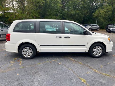 Used 2013 Dodge Grand Caravan American Value Package w/ UConnect Hands-Free Group FWD image 4