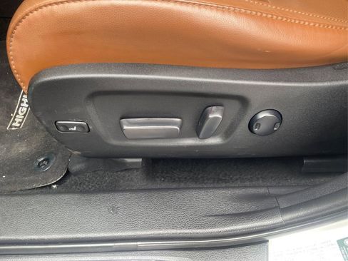 Used 2019 Toyota Highlander AWD V6 image 16