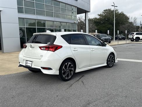 Used 2018 Toyota Corolla iM image 8