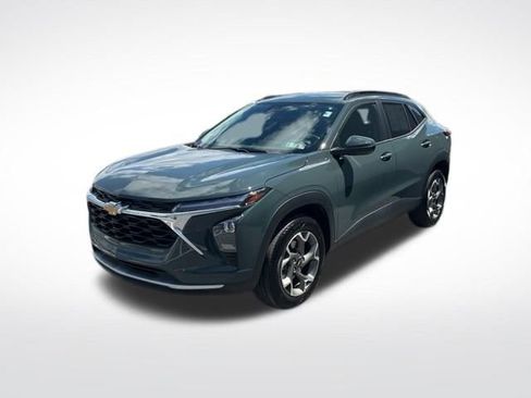 Used 2025 Chevrolet Trax LT w/ Driver Confidence Package FWD image 11