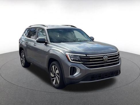 Used 2025 Volkswagen Atlas SE image 3