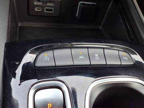 Used 2022 Buick Envision Essence w/ Technology Package I image 12