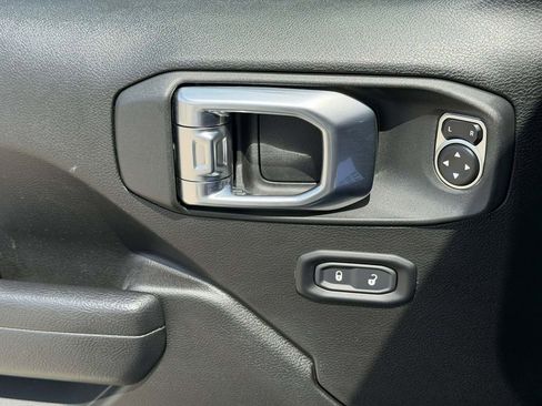 Used 2023 Jeep Gladiator Sport AWD/4WD image 14