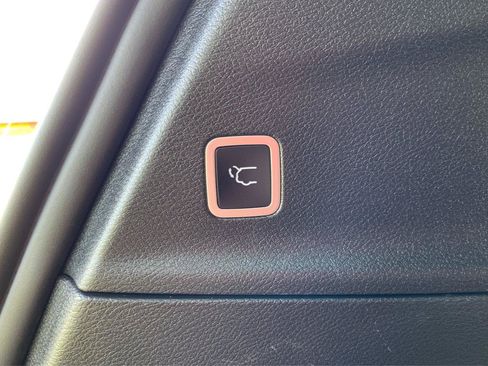 Used 2025 Chrysler Pacifica Select FWD image 30