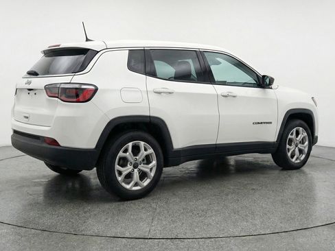 Used 2025 Jeep Compass Latitude AWD/4WD image 9