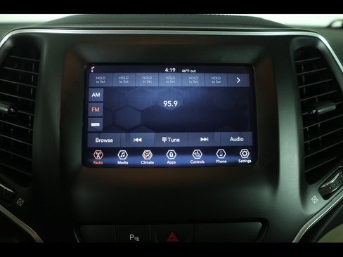 Used 2020 Jeep Cherokee Latitude w/ Cold Weather Group image 13