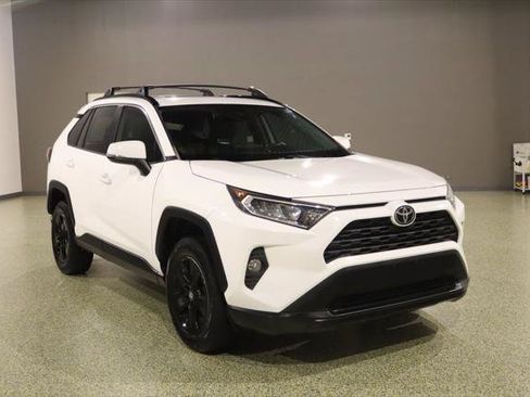 Used 2019 Toyota RAV4 XLE FWD image 1