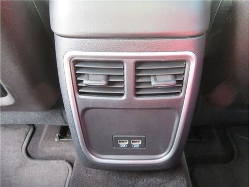 Used 2015 Dodge Charger SXT w/ Driver Confidence Group image 10