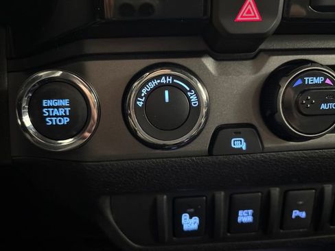 Used 2017 Toyota Tacoma TRD Sport image 48