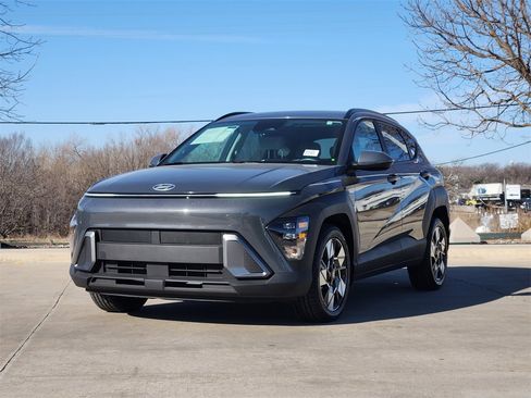 Used 2024 Hyundai Kona SEL w/ Convenience Package image 3
