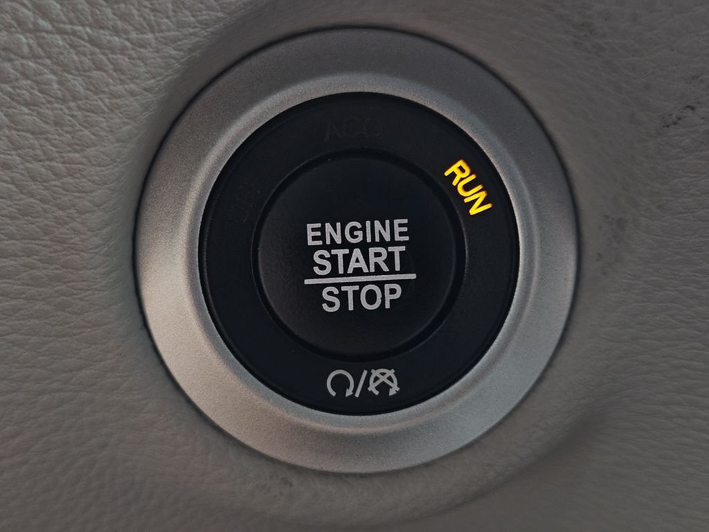 Used 2023 Chrysler Pacifica Touring-L FWD image 17