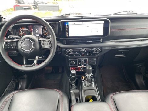 Used 2024 Jeep Wrangler Unlimited Rubicon image 3