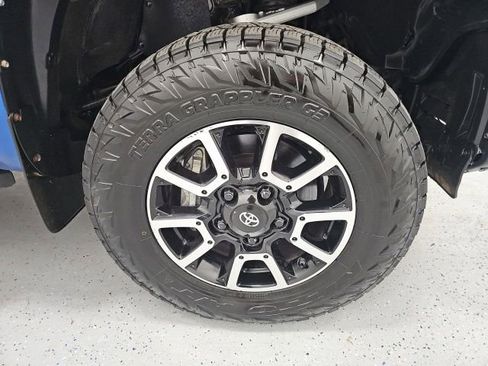 Used 2017 Toyota Tundra SR5 AWD/4WD image 8