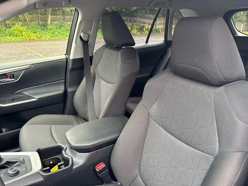 Used 2025 Toyota RAV4 XLE AWD/4WD image 7