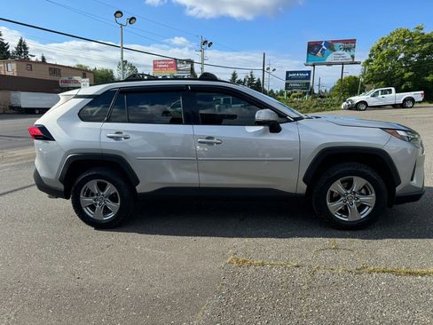 Used 2022 Toyota RAV4 XLE AWD/4WD image 5