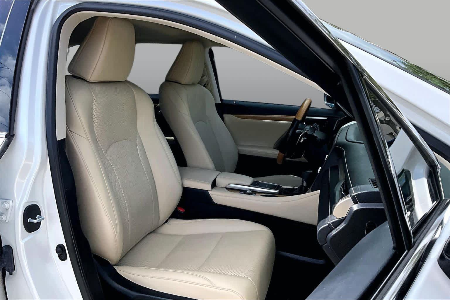 Used 2022 Lexus RX 350L FWD w/ Premium Package image 9