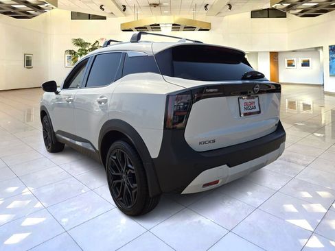 New 2025 Nissan Kicks SR image 3