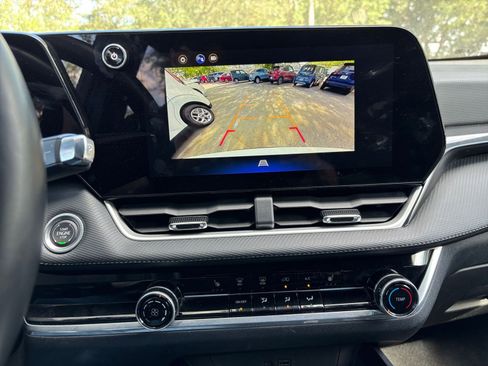 Used 2025 Chevrolet Equinox LT image 17