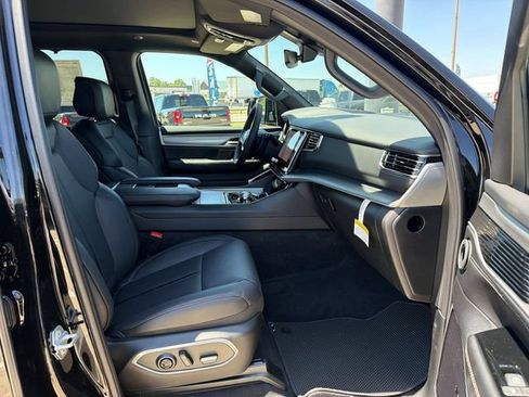 New 2026 Jeep Grand Wagoneer Limited AWD/4WD image 26
