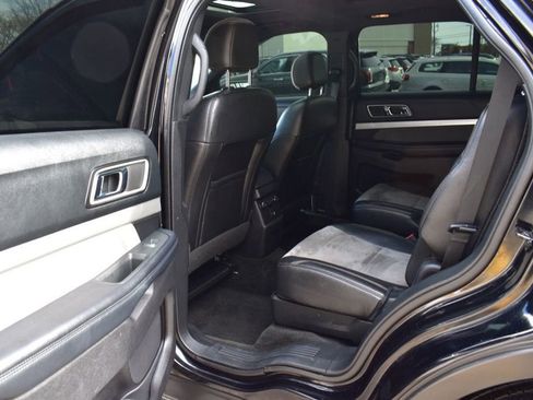Used 2017 Ford Explorer XLT w/ Equipment Group 202A AWD/4WD image 25