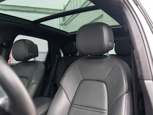 Used 2022 Porsche Cayenne GTS image 9