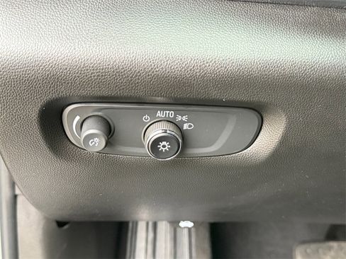 Used 2024 Chevrolet Traverse LT image 21