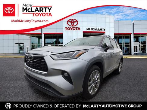 Used 2023 Toyota Highlander FWD image 1