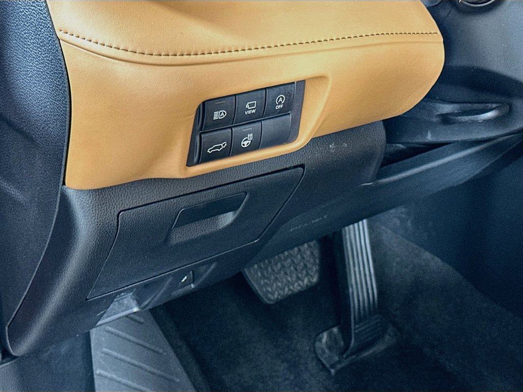 Certified 2023 Toyota Highlander Platinum FWD image 10