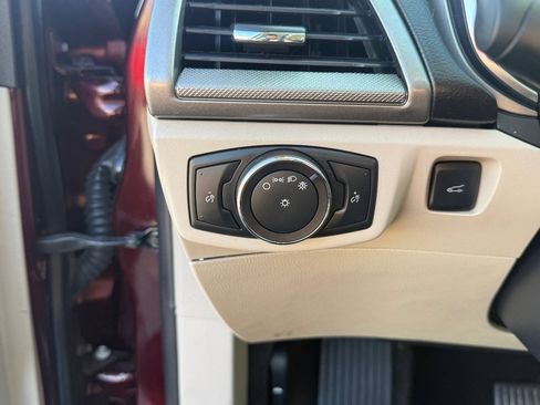 Used 2018 Ford Fusion SE FWD image 23