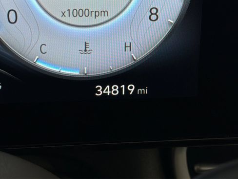 Used 2024 Hyundai Elantra SEL FWD image 13