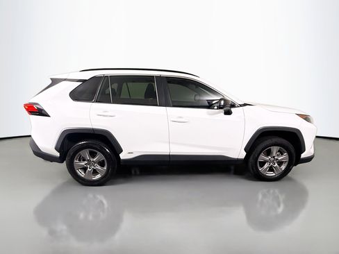 Used 2022 Toyota RAV4 LE image 11