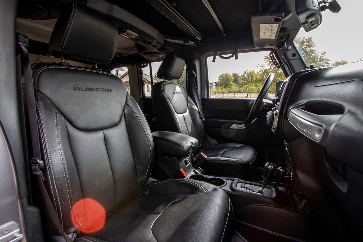 Used 2013 Jeep Wrangler Unlimited Rubicon w/ Connectivity Group AWD/4WD image 17