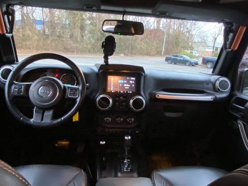 Used 2015 Jeep Wrangler Unlimited Rubicon w/ Connectivity Group AWD/4WD image 35