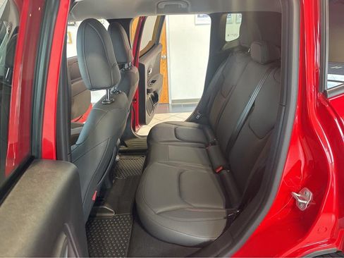 Used 2023 Jeep Renegade Trailhawk w/ Trailhawk Elite Group AWD/4WD image 32