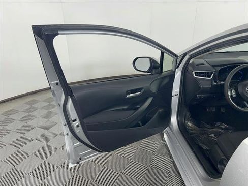 Used 2021 Toyota Corolla LE w/ Carpet Mat Package (TMS) image 12