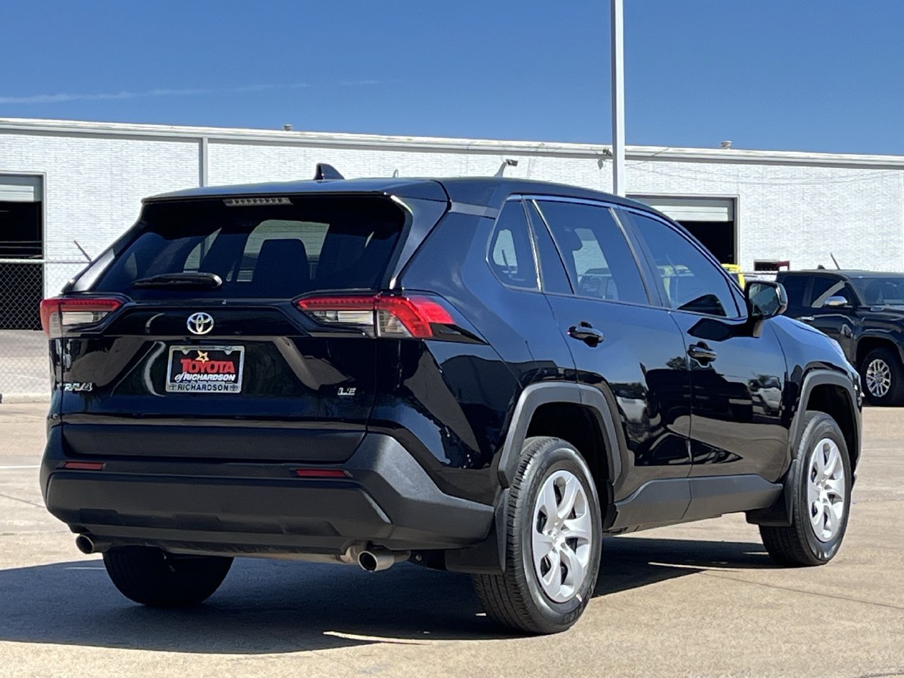 Used 2024 Toyota RAV4 LE FWD image 4