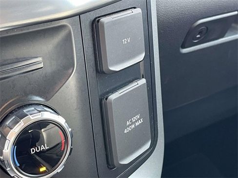 Used 2022 Ford F150 Lariat image 11