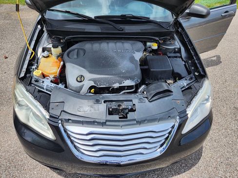 Used 2012 Chrysler 200 Touring FWD image 8
