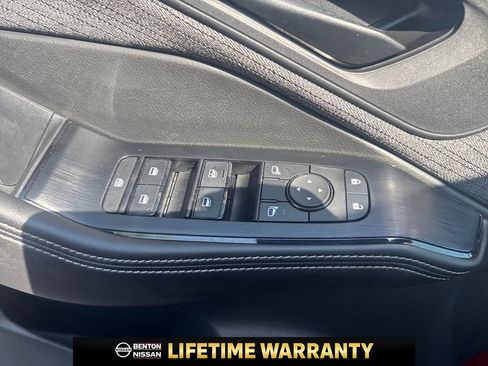 Used 2021 Nissan Rogue S image 12