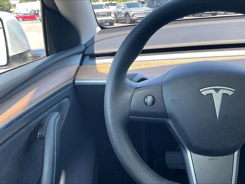 Used 2023 Tesla Model Y Long Range AWD/4WD image 11