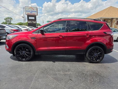 Used 2018 Ford Escape SE w/ SE Sport Appearance Package FWD image 3