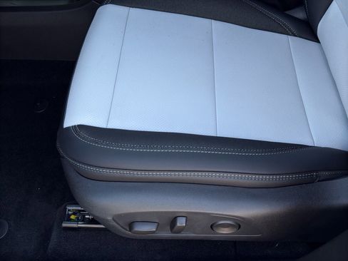 New 2026 Chevrolet Equinox EV LT image 13