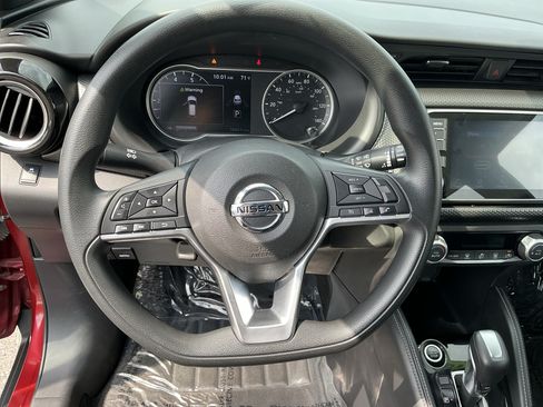 Used 2018 Nissan Kicks SV FWD image 14