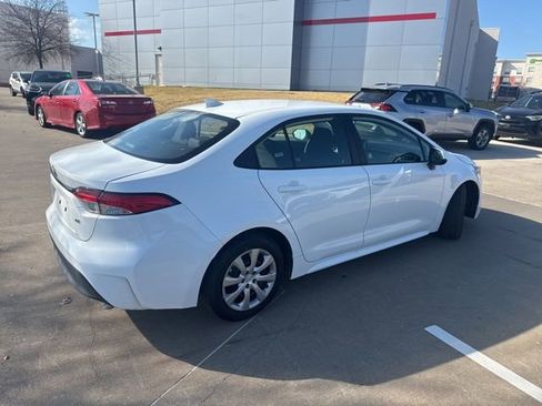 Used 2025 Toyota Corolla LE image 3