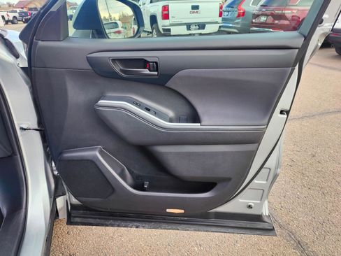 Used 2024 Toyota Highlander LE image 10