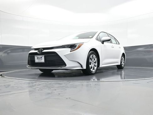 Certified 2025 Toyota Corolla LE image 25