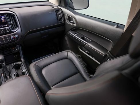 Used 2022 GMC Canyon AT4 image 30